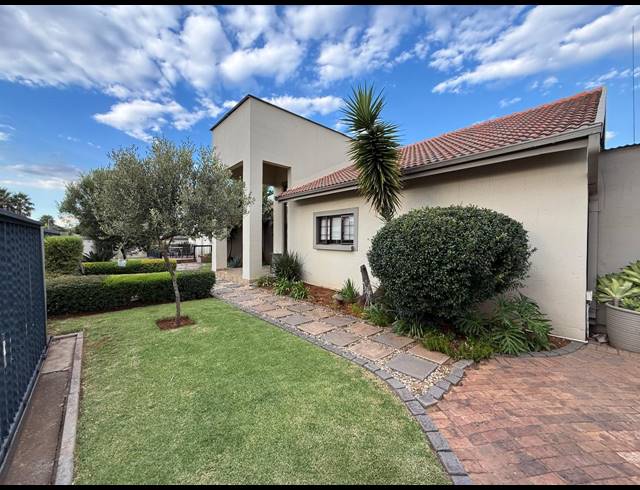 4 BEDROOM GATED ESTATE FOR SALE IN VANDERBIJLPARK SE 8